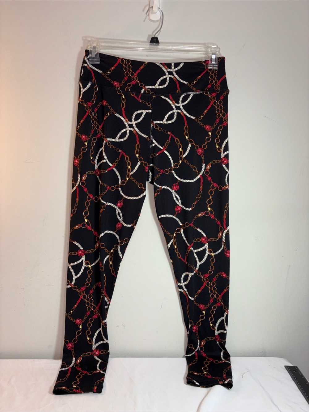 Lulu-B  Black Chain Print Leggings - Stylish  Bottoms. Size M. 913